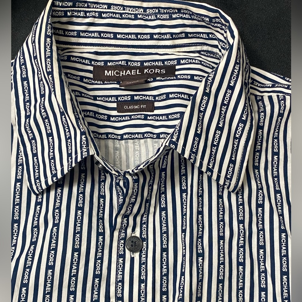 MICHAEL KORS LOGO ALLOVER PRINT LARGE LONG SLEEVE PRINT NAVY&WHITE